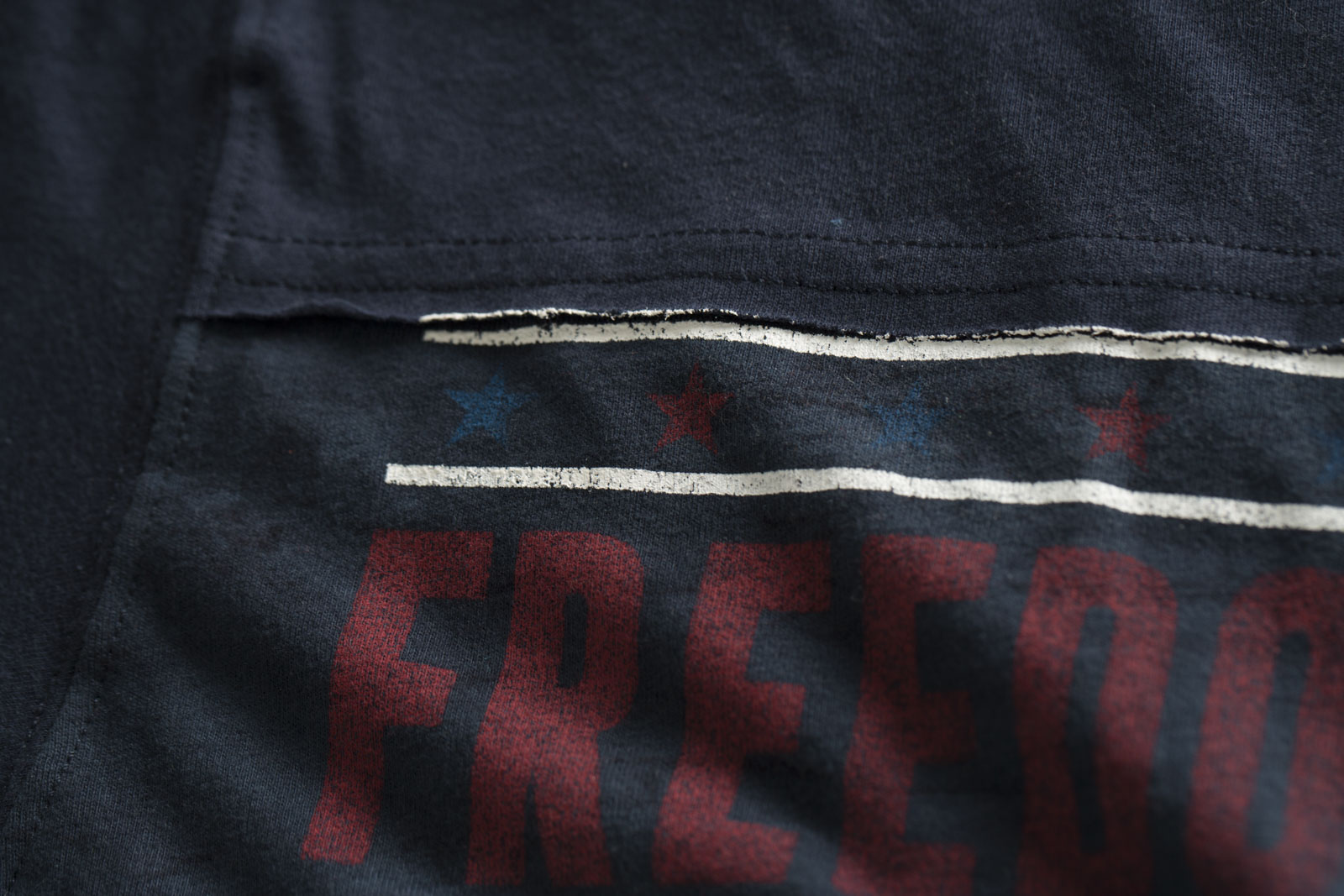 Affliction Iron Eagle Pullover mit Greifvogel und Schriftzug