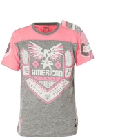T-Shirt mit großen mehrfarbigen Print Designs, Patch und Stoffeinsätzen<br><ul><li><span class=art_list_head>American Fighter by Affliction T-Shirt Augusta Weathered</span> in Grau</li><li>Design by Affliction</li><li>Kurzarm Shirt</li><li>Grauer Rundhalsausschnitt</li><li>Großer mehrfarbiger Print mit Schriftzügen auf beiden Seiten</li><li>Pinke Stoffeinsätze auf den Schultern vorne und hinten</li><li>Pinke Ärmel mit kleinen Prints</li><li>Logo Patch am unteren Saum</li>  <li>50 % Baumwolle, 50 %...