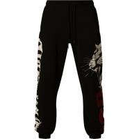 Jogginghose mit All Over Print<br><ul><li><span class=art_list_head>Yakuza Wildcat Loose Jogginghose JOB-25034 </span>in Schwarz</li><li>Lange, locker geschnittene Jogginghose</li><li>Elastischer Hosenbund mit Kordel</li><li>Zwei Einschubtaschen vorne</li><li>Großer Print als Hingucker auf der Vorder- und Rückseite</li><li>Gesäßtasche mit Patch hinten rechts</li><li>Elastische Beinabschlüsse</li><li>70% Baumwolle, 30% Polyester</li><li>Authentische Jogginghose von Yakuza</li></ul><table style=width: 100%; border=0>  <tbody>    <tr>  ...